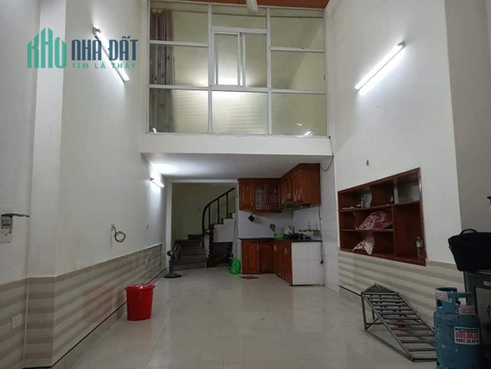 GIÁ ĐẦU TƯ! hơn 70tr/m, Tân Mai, 45m, 4 tầng, chắc chắn, SDCC, gần oto, chủ cần bán gấp