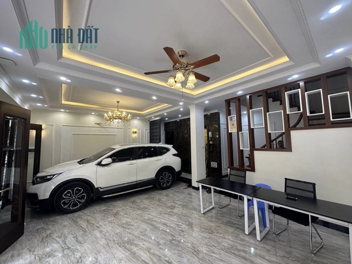 SIÊU HIẾM NGUYỄN VĂN CỪ 7 TẦNG THANG MÁY, GARA Ô TÔ, BAO SANG TÊN 12.1 TỶ