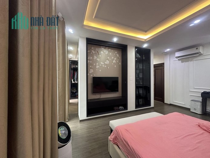 BIỆT THỰ NGUYỄN VĂN CỪ 7 TẦNG THANG MÁY, GARA Ô TÔ, BAO SANG TÊN 12.2 TỶ