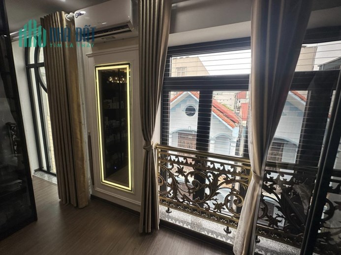 SIÊU PHẨM NGUYỄN VĂN CỪ 7 TẦNG THANG MÁY, GARA 2 Ô TÔ, GIÁ CỰC YÊU 12.2 TỶ