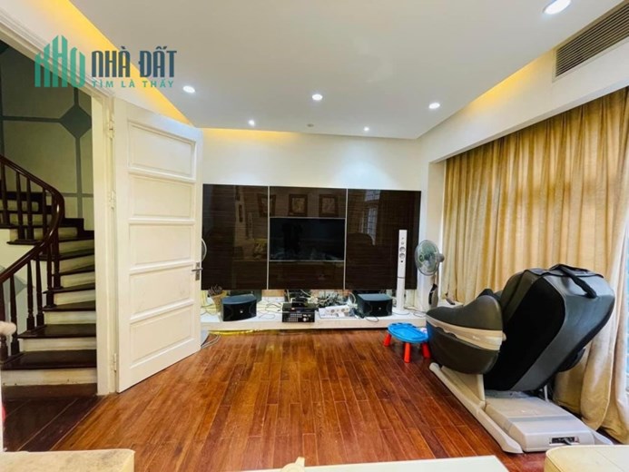 SIÊU PHẨM NGUYỄN VĂN CỪ 7 TẦNG THANG MÁY, GARA Ô TÔ, GIÁ SỐC 12.1 TỶ