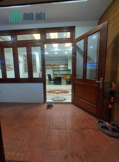 Bán nhà Ngõ 162 Khương Trung, ô tô tránh, nở hậu, mặt tiền rộng, 55m2*4T, giá chào 8 tỷ.
