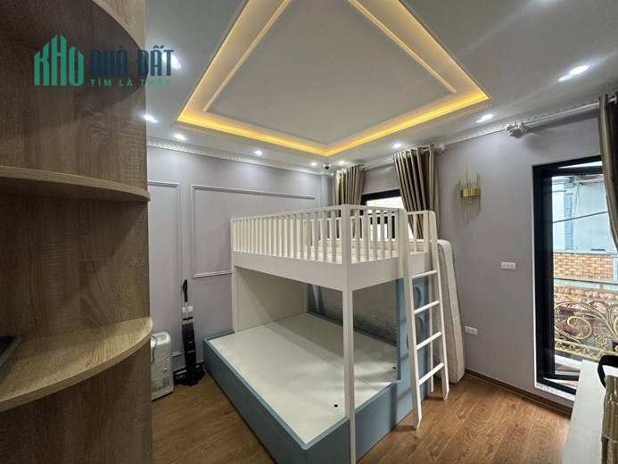 BIỆT THỰ NGUYỄN SƠN 7 TẦNG THANG MÁY, GARA Ô TÔ, BAO SANG TÊN 12.1 TỶ