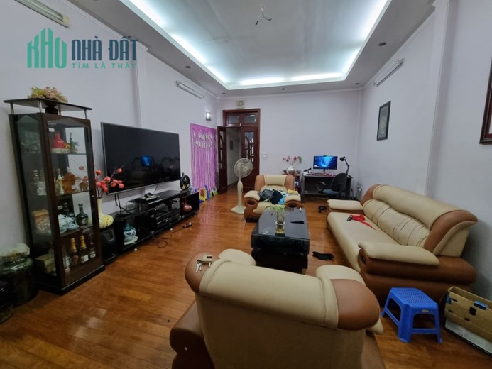 NHÀ MẶT NGÕ TRẦN QUỐC HOÀN TẠI CẦU GIẤY. VỊ TRÍ CỰC ĐỈNH, NHÀ CŨNG RẤT ĐẸP.