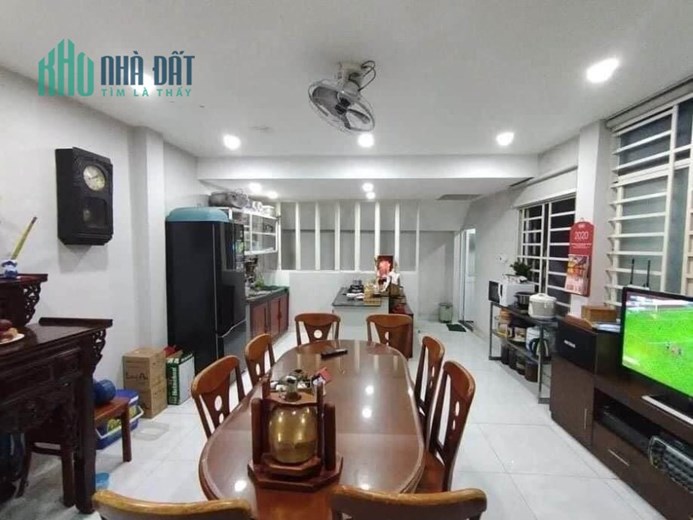 Bán nhà HXH đường Linh Đông, ngang 10m, DT 250m2, giá chỉ 35tr/m2.