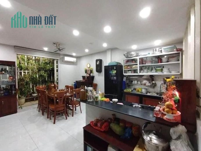 Bán nhà HXH đường Linh Đông, ngang 10m, DT 250m2, giá chỉ 35tr/m2.