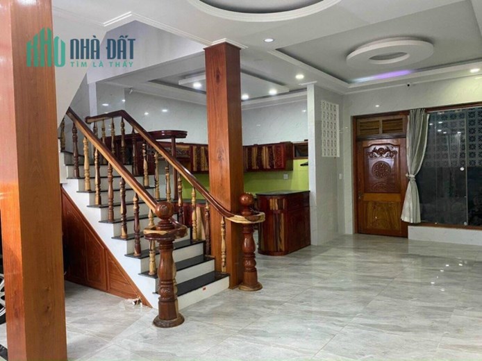 Bán nhà HXH đường Linh Đông, ngang 10m, DT 250m2, giá chỉ 35tr/m2.