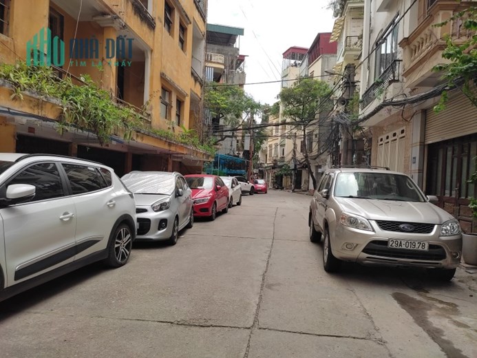 Bán nhà Lô Góc - Ô tô Phùng Chí Kiên Cầu Giấy Nhỉnh 5 tỷ . DT 31.8m - 6 Tầng Nhà đẹp sẵn ở ngay .