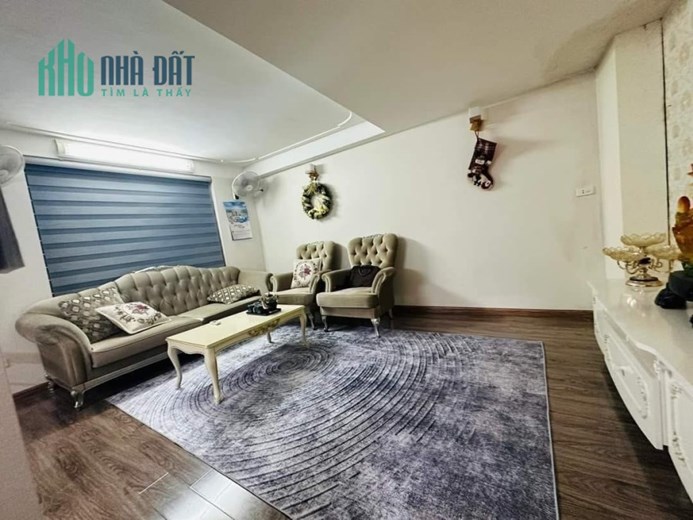 Bán nhà Lô Góc - Ô tô Phùng Chí Kiên Cầu Giấy Nhỉnh 5 tỷ . DT 31.8m - 6 Tầng Nhà đẹp sẵn ở ngay .