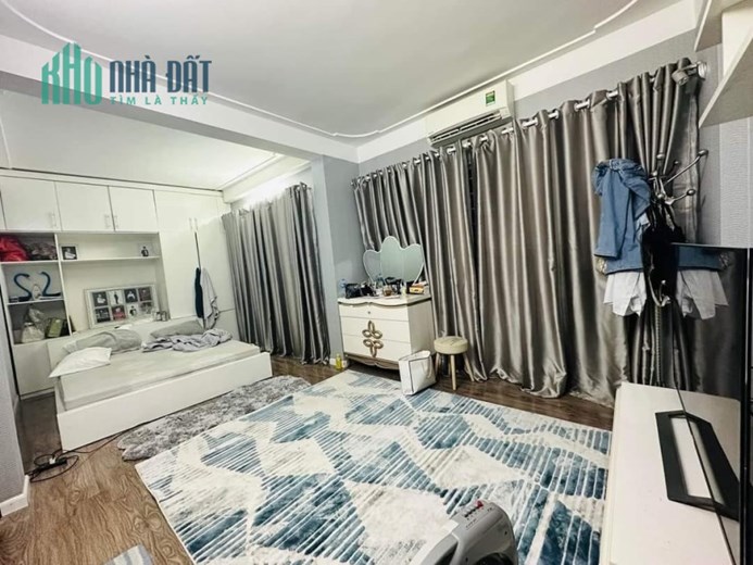 Bán nhà Lô Góc - Ô tô Phùng Chí Kiên Cầu Giấy Nhỉnh 5 tỷ . DT 31.8m - 6 Tầng Nhà đẹp sẵn ở ngay .