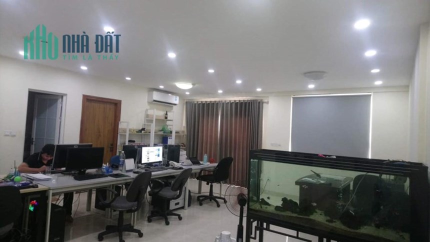 Chính chủ bán gấp căn hộ 89 Phùng Hưng đang làm văn phòng tầng đẹp 70m2 Giá rẻ 2.1 tỷ