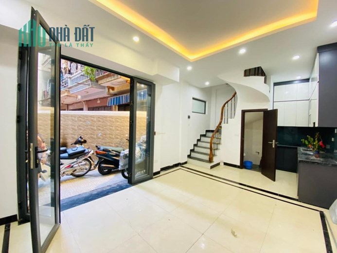 Ngõ 1 Bùi Xương Trạch 30m x  6 tầng x Mt  5 m giá nhỉnh 4 tỷ Thanh Xuân