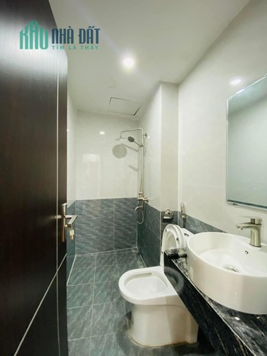 Ngõ 1 Bùi Xương Trạch 30m x  6 tầng x Mt  5 m giá nhỉnh 4 tỷ Thanh Xuân