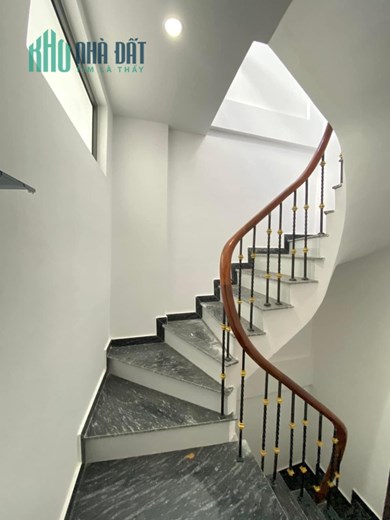 Ngõ 1 Bùi Xương Trạch 30m x  6 tầng x Mt  5 m giá nhỉnh 4 tỷ Thanh Xuân