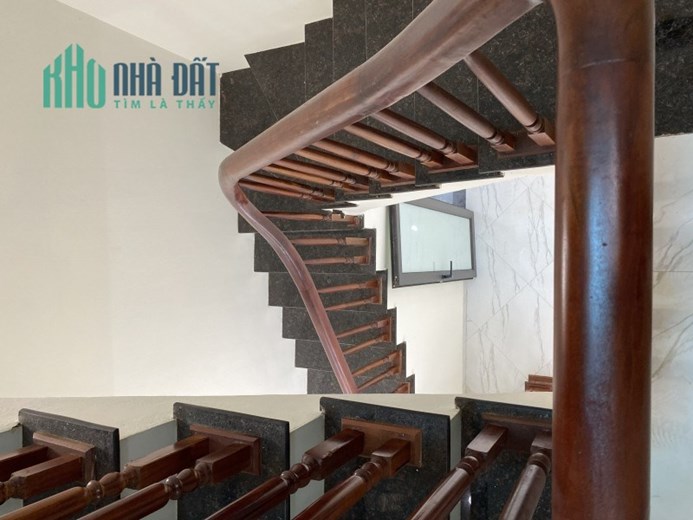 Bán nhà đẹp ở luôn Linh Quang 40m2 5 tầng, ngõ thông, cách hồ vài bước chân, 5.5 tỷ