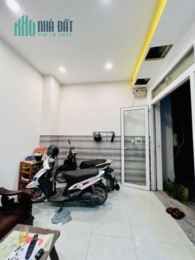 NHÀ DƯƠNG QUẢNG HÀM - GÒ VẤP - 3 TẦNG BTCT - CÁCH HXH 1 CĂN - SỔ VUÔNG ĐẸP - 36M2 - 4.75 TỶ TL