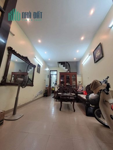 Bán Nhà Phân Lô Hoàng Cầu 49/55m2,4 Tầng, Mặt Tiền 4m, Giá 12.7 tỷ TL 0868868383