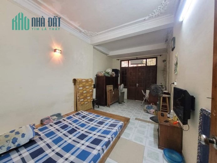 Bán Nhà Phân Lô Hoàng Cầu 49/55m2,4 Tầng, Mặt Tiền 4m, Giá 12.7 tỷ TL 0868868383