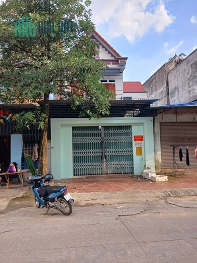 CẦN Bán mấy căn nhà trong chợ sam sung phổ yên 100m mặt tiền 5m, nhà 4 tầng 15 phòng trọ tầng 1 là