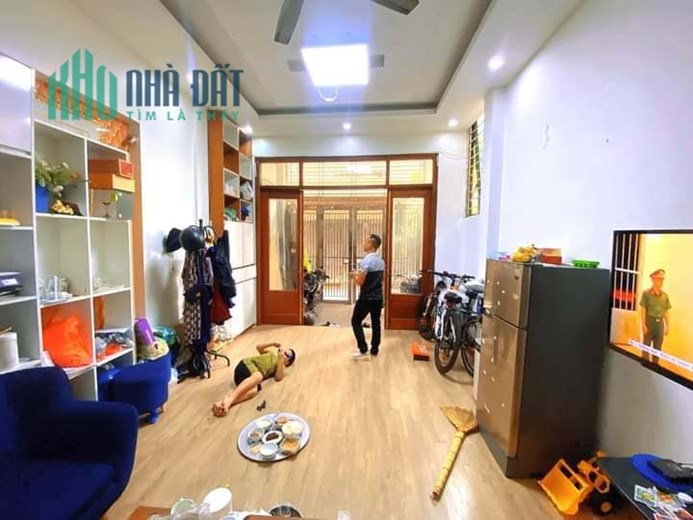 Bán Nhà Ngõ 72 Phố Dương Quảng Hàm 65,4/70m2 3 tầng, căn góc, ô tô tránh, kinh doanh, cách bãi gửi