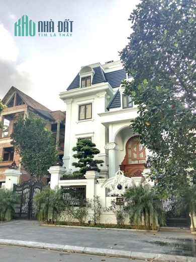 Biệt Thự Đơn Lập Sân Vườn KĐT Việt Hưng, 231m2, 5 Tầng, MT 13,3m, Giá 3X TỶ