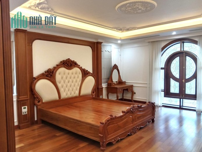 Biệt Thự Đơn Lập Sân Vườn KĐT Việt Hưng, 231m2, 5 Tầng, MT 13,3m, Giá 3X TỶ