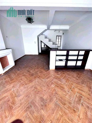 PHÂN LÔ Ô TÔ ĐỖ CỬA TRÁNH NHAU-NGÃ TƯ SỞ-TT THANH XUÂN