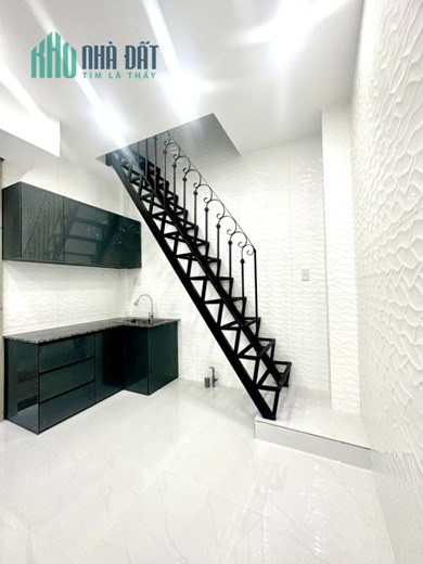 Nhà thuê mới trệt, lầu Dương Bá Trạc P1Q8 - Giá : 6 Triệu / Tháng