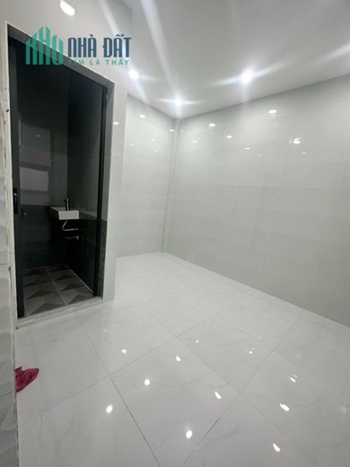 Nhà thuê mới trệt, lầu Dương Bá Trạc P1Q8 - Giá : 6 Triệu / Tháng