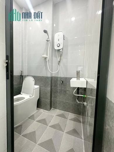 Nhà thuê mới trệt, lầu Dương Bá Trạc P1Q8 - Giá : 6 Triệu / Tháng