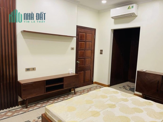 SIÊU HIẾM NGUYỄN VĂN CỪ, GARA, THANG MÁY, NỘI THẤT ĐẲNG CẤP 12.3 TỶ