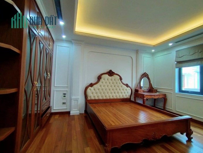 SIÊU HIẾM NGUYỄN VĂN CỪ, Ô TÔ, THANG MÁY, NỘI THẤT CAO CẤP 12.4 TỶ
