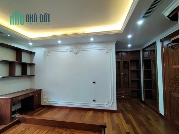BIỆT THỰ NGUYỄN VĂN CỪ, Ô TÔ, THANG MÁY, NỘI THẤT ĐẲNG CẤP 12.4 TỶ