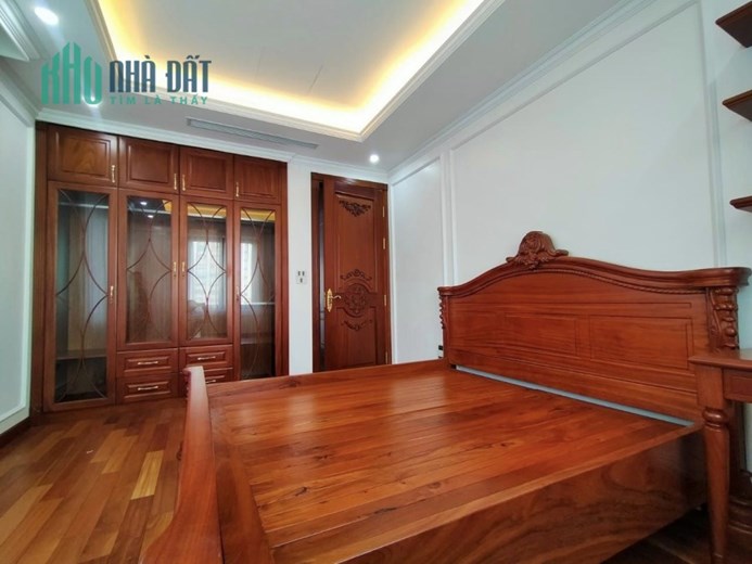 SIÊU PHẨM NGUYỄN VĂN CỪ, GARA, THANG MÁY, NỘI THẤT CAO CẤP 12.4 TỶ