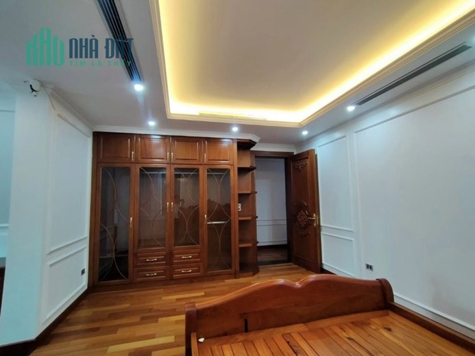 SIÊU PHẨM NGUYỄN VĂN CỪ, Ô TÔ, THANG MÁY, NỘI THẤT ĐẲNG CẤP 12.2 TỶ