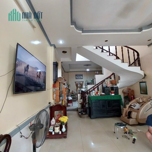 Hot hot - Nhà Ngộp Cần Bán Gấp
Chính Chủ Cần Bán Nhà Ngay Chợ Thủ Đức - DTSD 120m2 - 2 Tầng Đúc