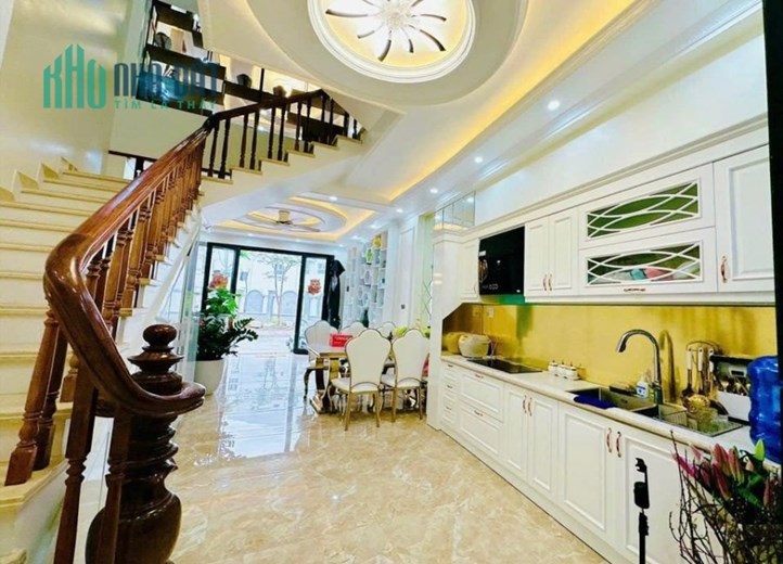 Bán nhà phân lô Tái Định Cư Tam Kỳ, 5 tầng cực đẹp GIÁ 4.5 tỉ full nội thất