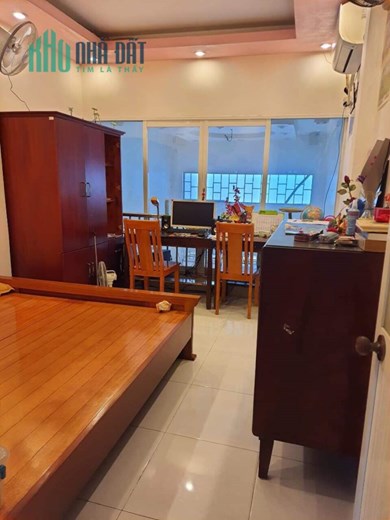 Bán nhà 2 Tầng nở hậu Tài Lộc Quận 4, có sân riêng để xe, đầy đủ nội thất vào ở ngay