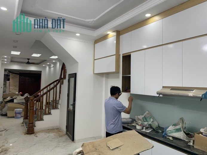 Bán nhà Ngọc Lâm ,Long Biên 5 tầng ,51 m2 nhà mới  giá nhỉnh 4 tỷ