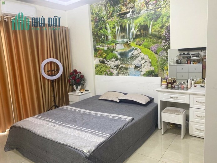 BÁN NHÀ NGUYỄN KHÁNH TOÀN, Ô TÔ, PHÂN LÔ, 100M2 MT8.6M, GIÁ 16.9 TỶ