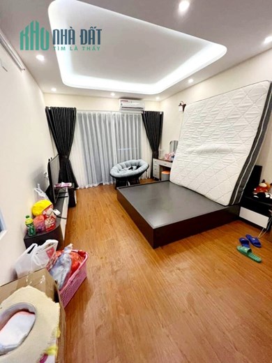 Bán nhà bát khối dân xây lô góc ô tô 40m mặt tiền 4.5m 5 tầng giá 3 tỷ 1