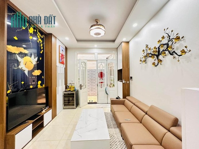 TRẦN KHÁT CHÂN-NHÀ ĐẸP  - THANG MÁY - GẦN PHỐ NHIỀU TIỆN ÍCH 
  65m x 5 tầng x mt 5m x giá hơn 8 tỷ