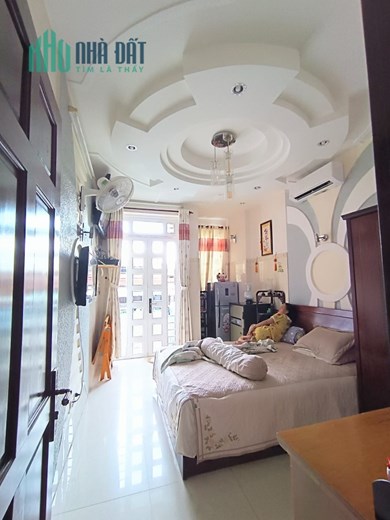 NHÀ SÁT CHỢ TÂN BÌNH - 30M2 - ĐẸP LUNG LINH HẺM 5M - 5 TẦNG BTCT - GIÁ CHỈ 5.4 TỶ