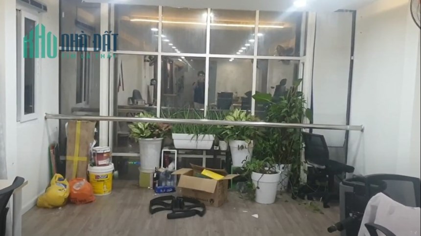 CHO THUÊ VP LẦU 4 CÒN MỚI 80M2 – BÀN GIAO HOÀN THIỆN – MT CỘNG HÒA – 12TR