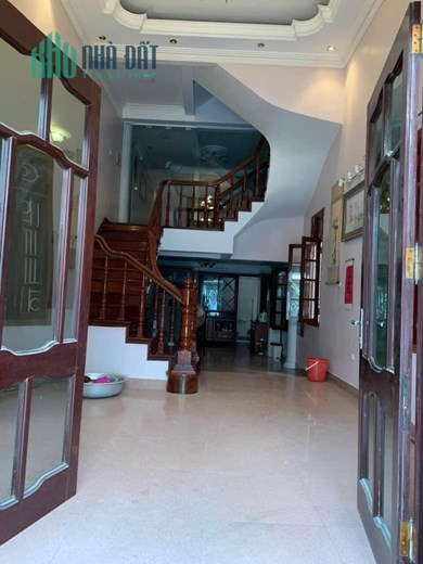 Mình hiện còn trống 2 phòng tầng 4 diện tích 16m và 25m (có ban công và cửa sổ to) Ngõ 68 Phố Quan