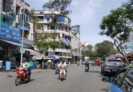 thuê nhà nguyên căn nguyễn khắc nhu DT: 4x13mv ( 1 trệt 1 lầu 3 phòng 2 toilet 1 ban công giá