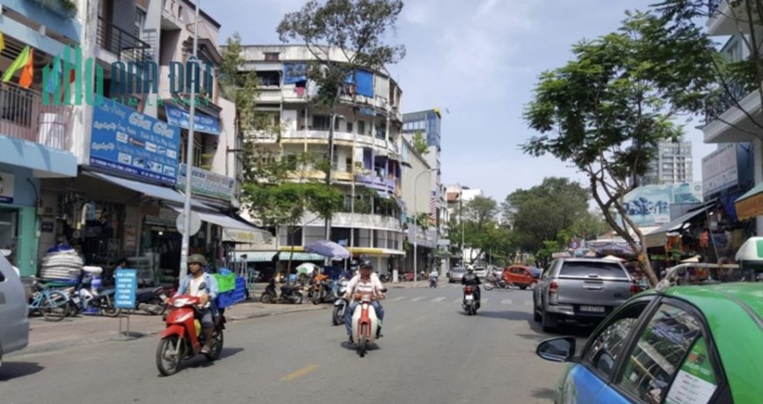 thuê nhà nguyên căn nguyễn khắc nhu DT: 4x13mv ( 1 trệt 1 lầu 3 phòng 2 toilet 1 ban công giá