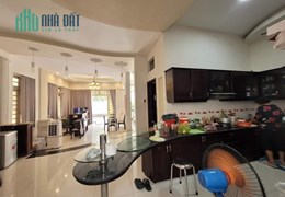 Biệt thự sân vườn Khu Bình Lợi  - Nguyễn Xi, DT: 10x20m, 3 Tầng, view Sông Sài Gòn, 21.5 tỷ