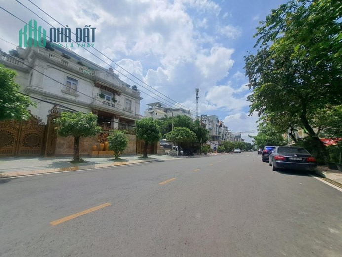 Biệt thự sân vườn Khu Bình Lợi  - Nguyễn Xi, DT: 10x20m, 3 Tầng, view Sông Sài Gòn, 21.5 tỷ