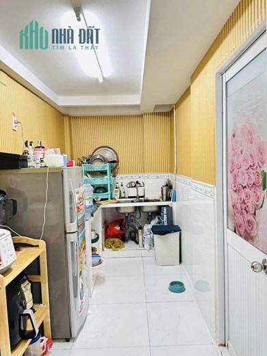 NHÀ BÌNH THẠNH CÁCH QUẬN 1 VÀI BƯỚC CHÂN - 32M2 - HẺM 3M - 4 TẦNG BTCT - CHỈ NHỈNH 4 TỶ